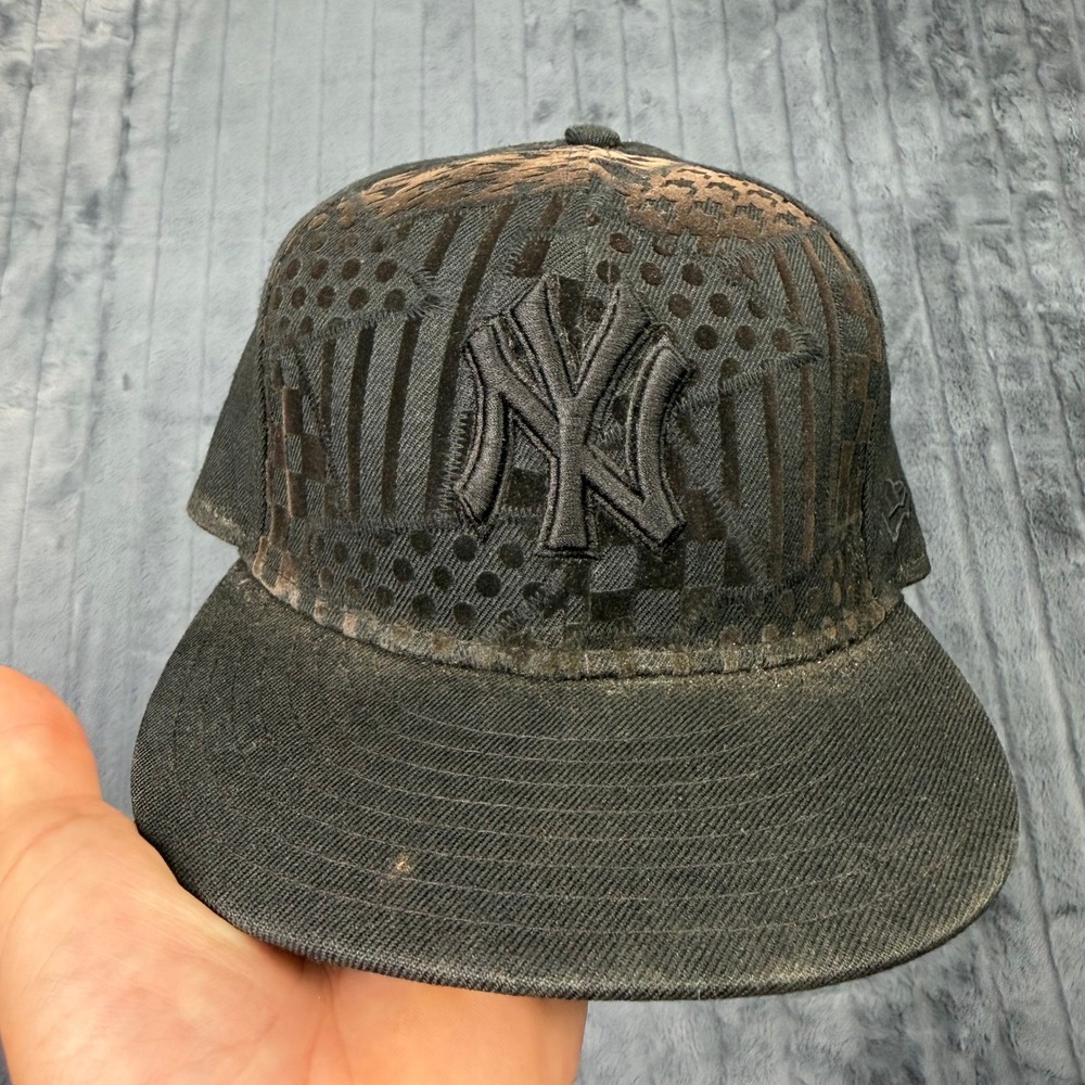 New York Yankees New Era 59FIFTY Fitted Hat 7 3/8 Black Velvet Burnout Pattern